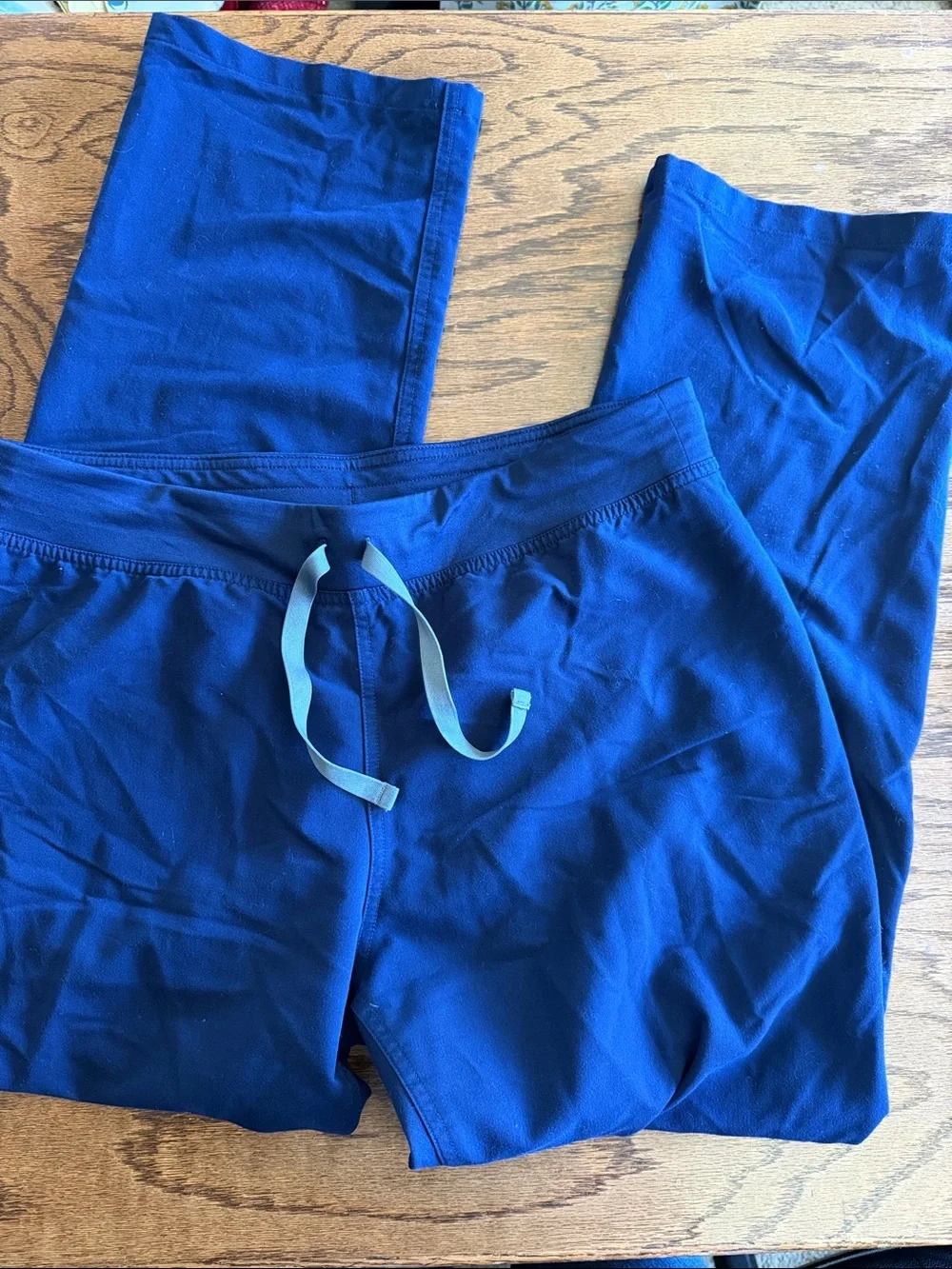 Figs Women’s Scrub Set in Navy Blue - Picture 6 of 9